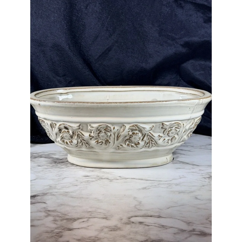 Ivory White leaf Floral Embossed Ceramic Indoor/Outdoor Planter/Pot  11.5(p2893)